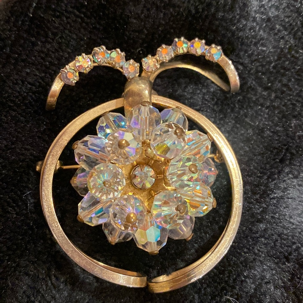 Vintage Lisner gold tone brooch, orange shaped with sparkle